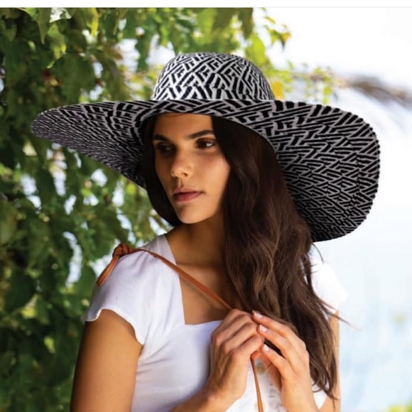 Cappelli Straworld Blue and White Geometric Sun Hat. Adjustable size. NWT’S main image 2